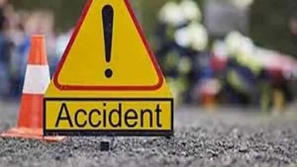 Road Accident: ఘోర ప్రమాదం.. అదుపు తప్పి లోయలో పడ్డ కారు.. ఒకే కుటుంబానికి చెందిన ఐదుగురు మృతి