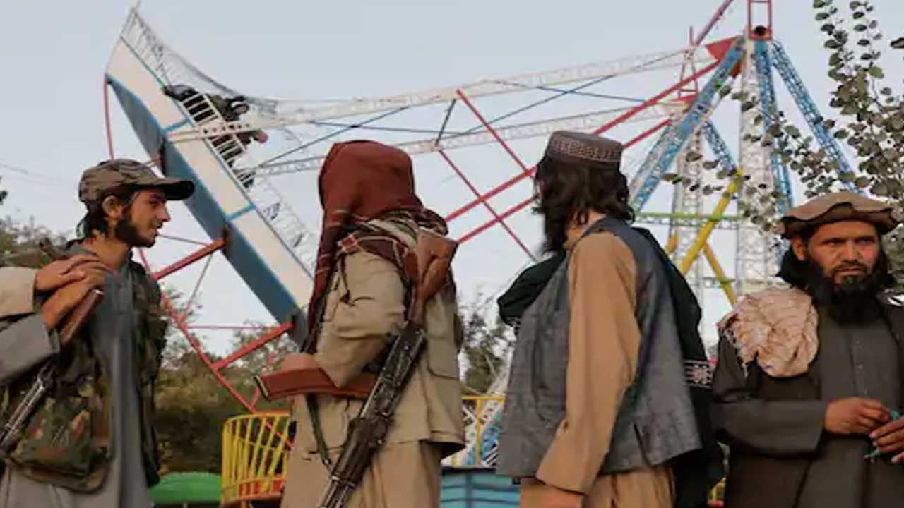 Kabul Twin Blasts: కాబూల్‌లో రెండు చోట్ల బాంబు పేలుళ్లు.. 19 మంది మృతి..