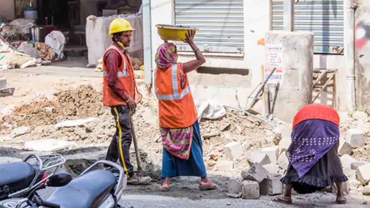 Air Pollution: కాలుష్యం మహిళా కార్మికుల జీవితాలను కాటేస్తోంది.. అక్కడ 50 శాతం పెరిగిన ఊపిరితిత్తుల రోగాలు!