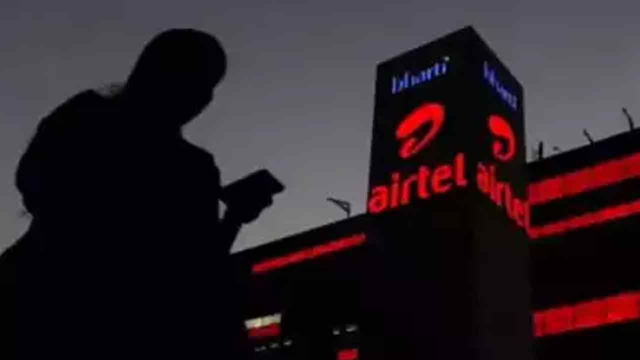 Bharti Airtel: ఎయిర్‎టెల్ కస్టమర్లకు షాక్.. రీఛార్జ్ ఛార్జీలు పెంచిన కంపెనీ.. ఎంతంటే..