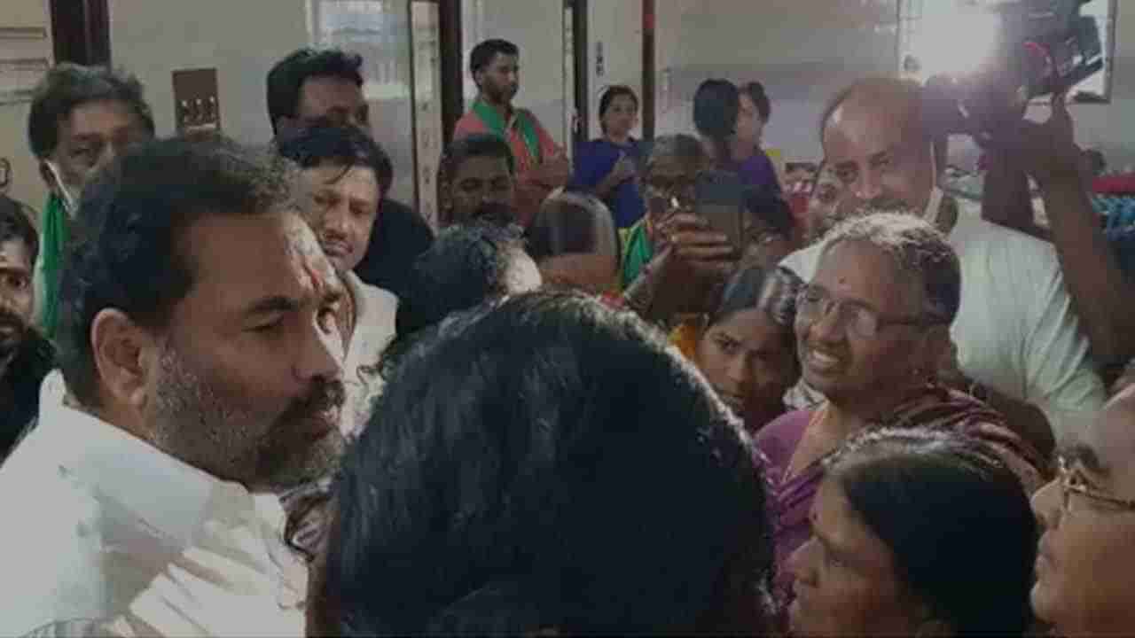 Amaravati Farmers: అమరావతి రైతులకు బాసటగా వైసీపీ ఎమ్మెల్యే.. ఏ సాయం కావాలన్నా ఫోన్ చేయాలని సూచన