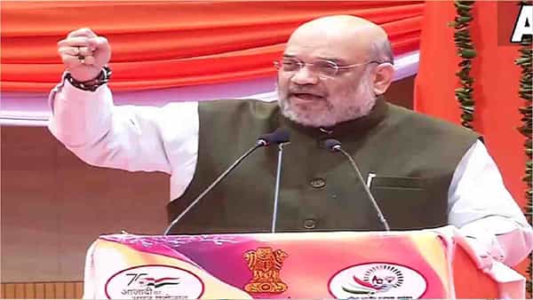 Amit Shah: గుజరాతీ కంటే ఆ భాష అంటేనే ఎక్కువ ప్రేమ.. సంచలన వ్యాఖ్యలు చేసిన కేంద్ర హోంత్రి అమిత్ షా!