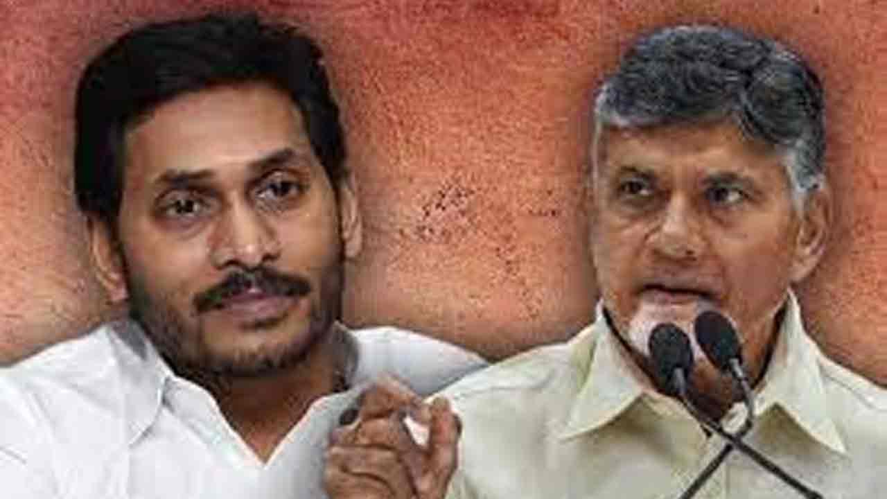 YCP Vs TDP: సీఎం జగన్ ఉన్న ప్లెక్సీని చింపిన టీడీపీ నేతలు.. ఏడుగురిపై కేసు నమోదు..