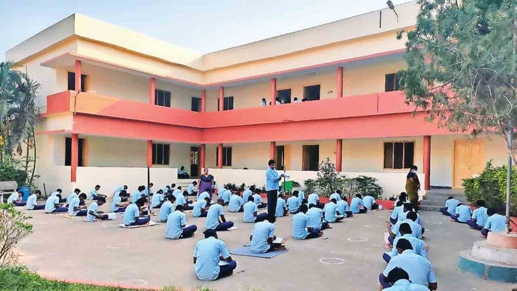 AP Aided School: ఏపీలో ఎయిటెడ్ విద్యాసంస్థలపై రాజకీయ దుమారం.. ఈ గందరగోళంలో వాస్తవాలేంటి..? AP Aided School: ఏపీలో ఎయిటెడ్ విద్యాసంస్థలపై రాజకీయ దుమారం.. ఈ గందరగోళంలో వాస్తవాలేంటి..?