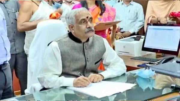 AP CS Sameer Sharma: మరో ఆరు నెలలపాటు ఏపీ సీఎస్గా సమీర్ శర్మ.. పదవీ కాలం పొడిగించిన కేంద్రం