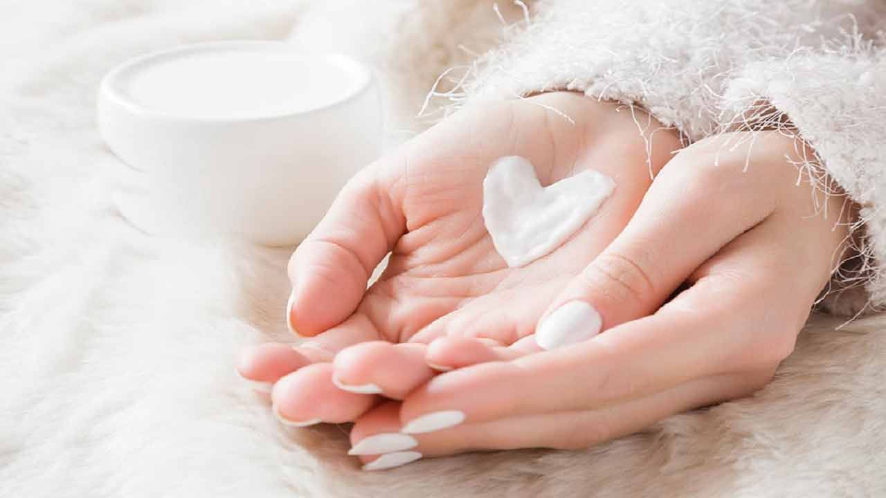 Winter Care Tips: స్కిన్ టోన్‌ను బట్టి సరైన ఫేస్ క్రీమ్‌.. శీతాకాలంలో ఏదో ఒకటి ఎంచుకోవద్దు.. సమస్యలు కొని తెచ్చుకోద్దు..