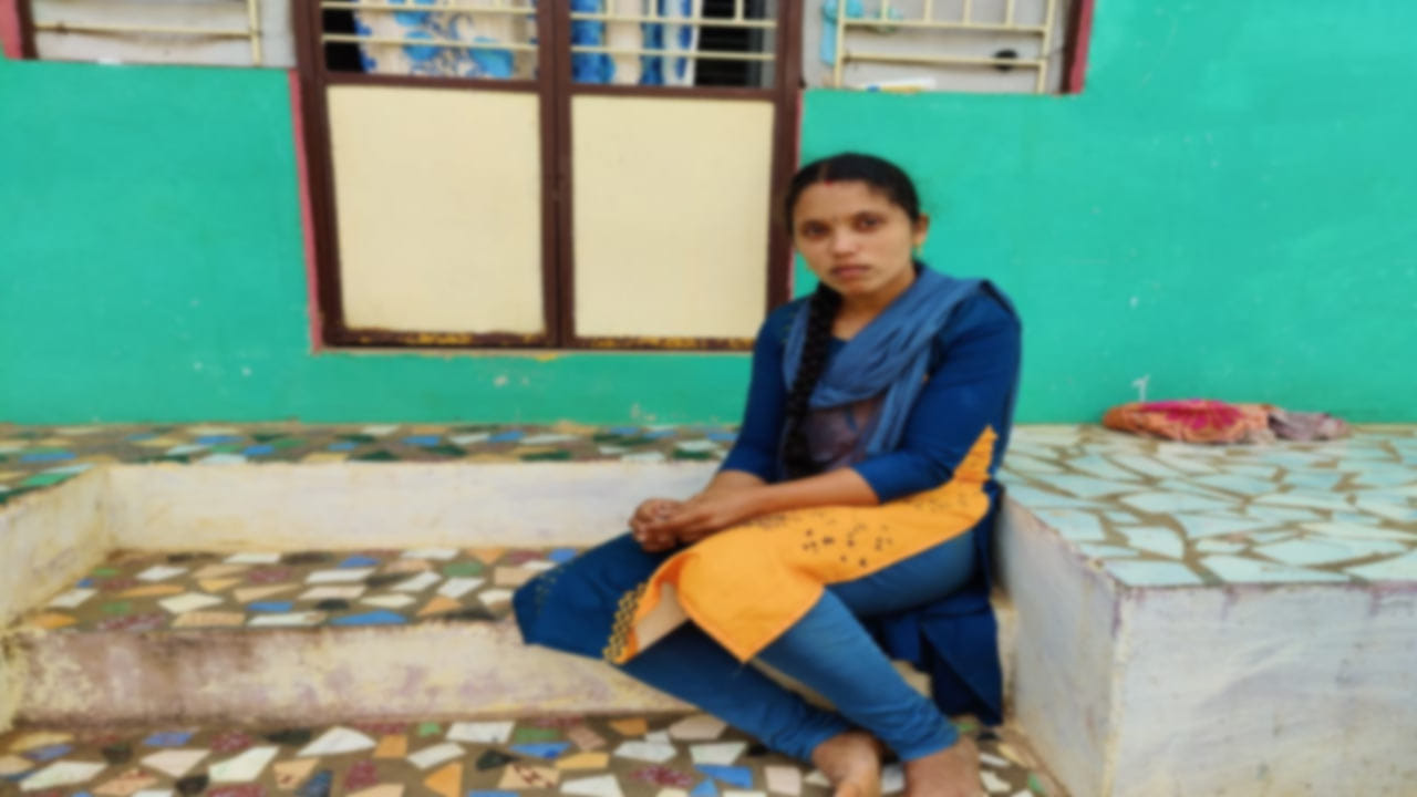 Andhra Pradesh: భర్త ముఖం చాటేశాడని అత్తింటి ముందే ఆందోళనకు దిగిన మహిళ..  న్యాయం చేయాలని వేడుకోలు..