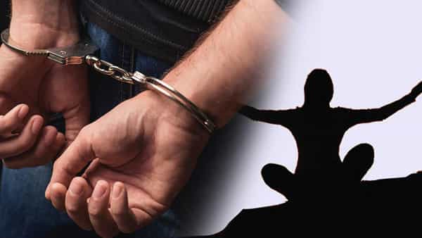 Crime News: పరిచయం పేరుతో సోషల్ మీడియాలో వల.. క్లోజ్ అయ్యాక, కోర్కెలు తీర్చాలంటూ వేధింపులు.. చివరికి..