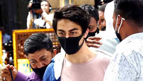 Aryan khan: ఆర్యన్ ఖాన్ డ్రగ్స్ కేసులో మరో కీలక మలుపు.. బెయిల్ కోసం డబ్బులు డిమాండ్ చేశాడంటూ..