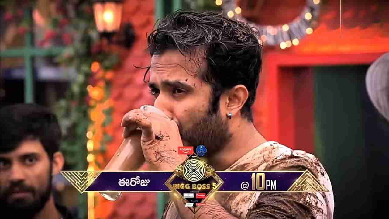 Bigg Boss 5 Telugu Promo: యాంకర్ రవికి చుక్కలు చూపించిన హౌస్‏మేట్స్.. ఒంటినిండా పేడ పూసి.. పేడ నీళ్లు పోసి..