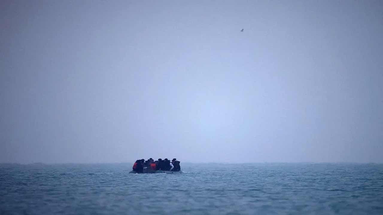 English Channel: ఇంగ్లీష్ ఛానల్‌లో బోటు మునక.. నీటిలో కలిసిపోయిన 31 మంది ప్రాణాలు..