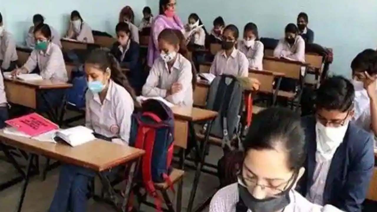 CBSE Exams: సీబీఎస్‌ఈ..ఐసీఎస్ఈ పరీక్షలు ఆన్‌లైన్ విధానంలో నిర్వహించాలి..సుప్రీంకోర్టులో పిటిషన్‌!