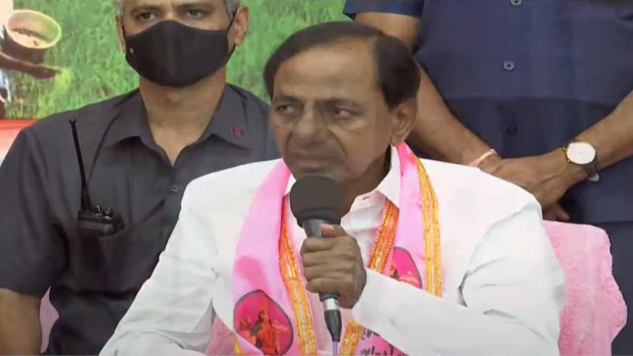 CM KCR: కేంద్రంతో తేల్చుకునేందుకు ఢిల్లీకి చేరుకున్న సీఎం కేసీఆర్.. యాసంగి వరిధాన్యం కొనుగోళ్లపై ప్రధానిని కలిసే ఛాన్స్..