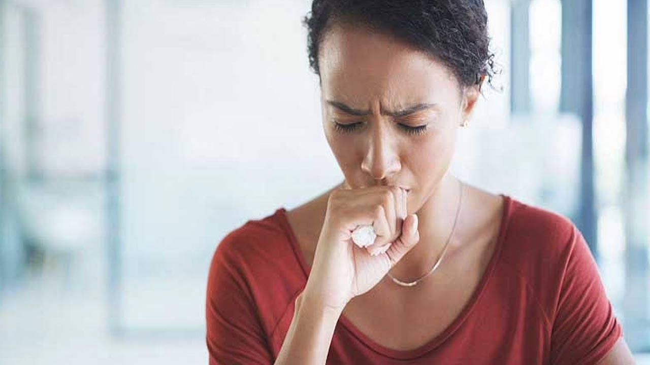 Asthma Symptoms: పొడి దగ్గుతో బాధపడుతున్నారా.. అయితే అజాగ్రత్తగా ఉండకండి.. ఎందుకంటే..