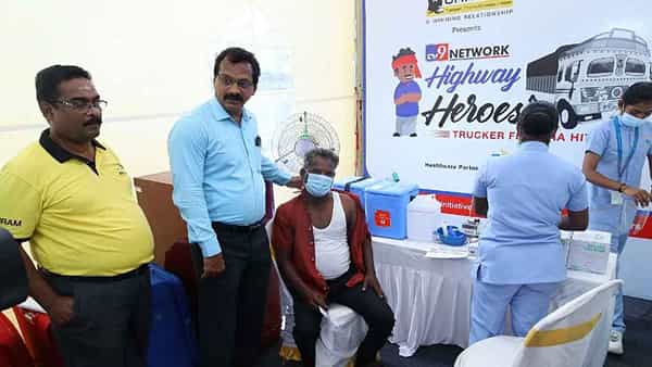 Covid-19 Vaccine: టీవీ9 నెట్వర్క్ , శ్రీరామ్ ట్రాన్స్ పోర్ట్ ఫైనాన్స్ అధ్వర్యంలో.. హైవే హీరోస్కు కరోనా టీకాలు