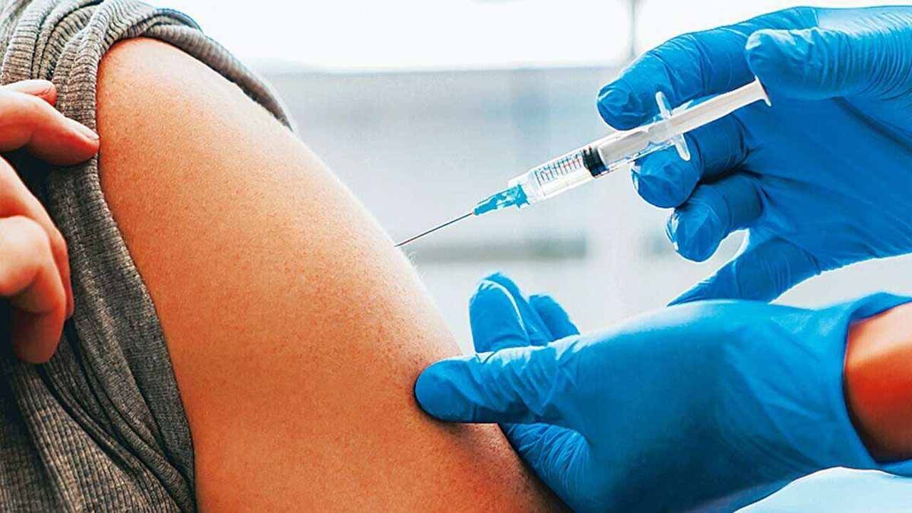 Covid-19 Vaccine: భారత్‌లో 108 కోట్లు దాటిన కోవిడ్‌ టీకాలు.. రాష్ట్రాల్లో నిల్వ ఉన్న డోసులు..  కేంద్రం ట్వీట్‌
