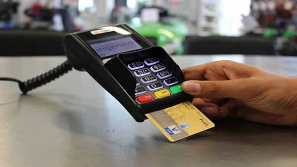 Credit Card: మీరు క్రెడిట్ కార్డు తీసుకుంటున్నారా..? ఈ విషయాలను తెలుసుకోవడం తప్పనిసరి..!