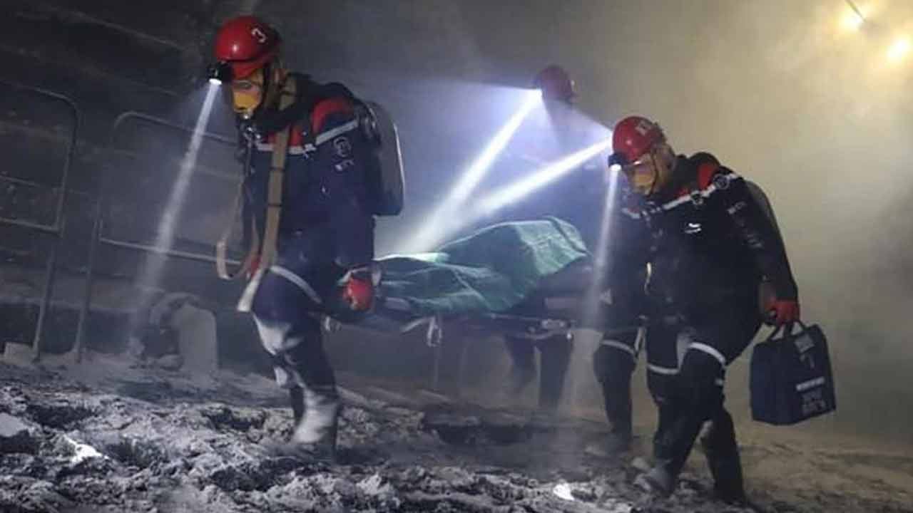 Russia: Massive fire in coal mine .. 52 living graves .. Another 200  workers underground .. | Russia siberia coal mine accident kemerovo region  listvyazhnaya at least 52 people died and dozens of others are missing |  pipanews.com
