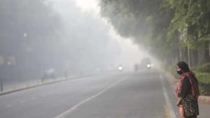 Air pollution: హడలెత్తిస్తున్న కాలుష్య రక్కసి.. కేంద్ర ప్రభుత్వోగులకు కీలక ఆదేశాలు