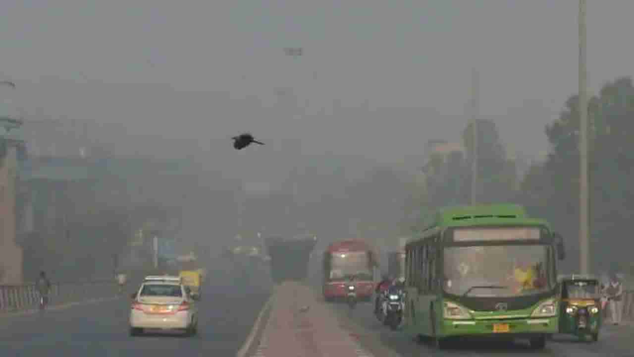 Delhi Pollution: ఢిల్లీలో మళ్లీ వాయు కాలుష్యం తీవ్రతరం.. ఈ వాహనాలకు మాత్రమే అనుమతి!