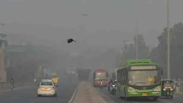 Delhi Pollution: ఢిల్లీలో మళ్లీ వాయు కాలుష్యం తీవ్రతరం.. ఈ వాహనాలకు మాత్రమే అనుమతి!