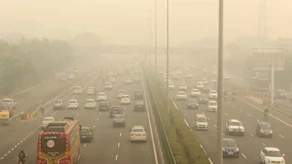 Delhi Pollution: నవంబర్ 21 వరకు విద్యాసంస్థలు మూసివేయండి.. ఎయిర్ క్వాలిటీ మేనేజ్మెంట్ కమిషన్ ఆదేశం..