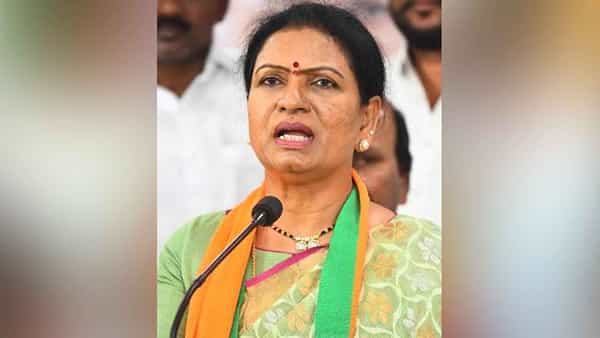 Telangana Politics: ముఖ్యమంత్రి కేసీఆర్ డైరెక్షన్లోనే బీజేపీ నేతలపై దాడులు.. డీకే అరుణ సంచలన కామెంట్స్..!