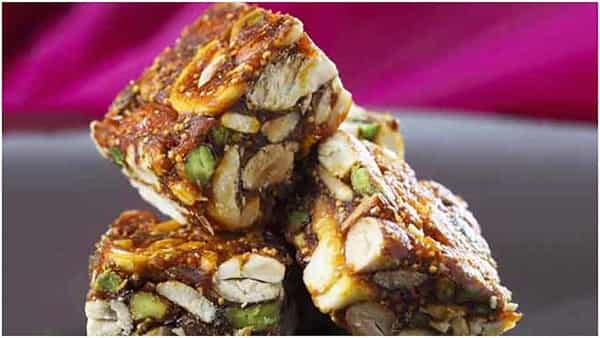 Dry Fruits Recipe: శీతాకాలంలో ఇది తింటే ఆరోగ్యమే ఆరోగ్యం.. ఇంట్లో ఎలా చేసుకోవాలో తెలుసా..