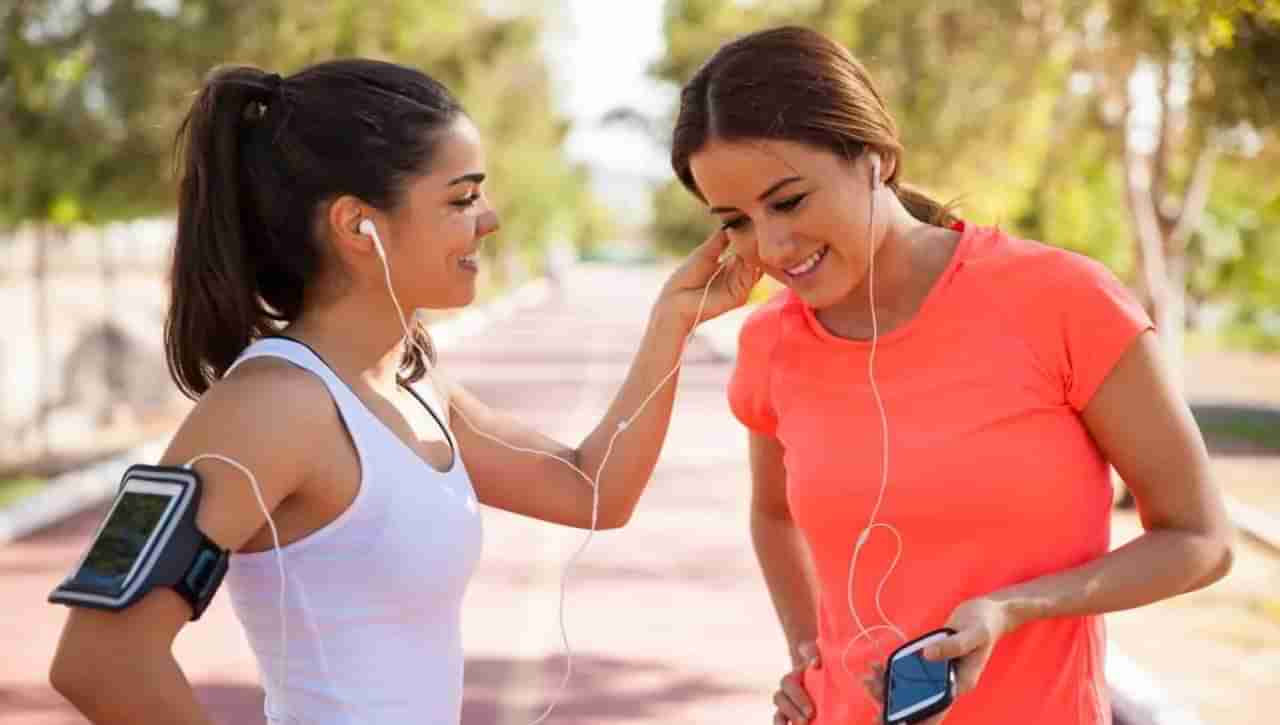 Earphones Cleaning: ఒకరు వాడిన ఇయర్‌ ఫోన్స్‌ను మరొకరు వాడుతున్నారా.? అయితే ఈ ప్రమాదం పొంచి ఉంది. ఏం చేయాలంటే..