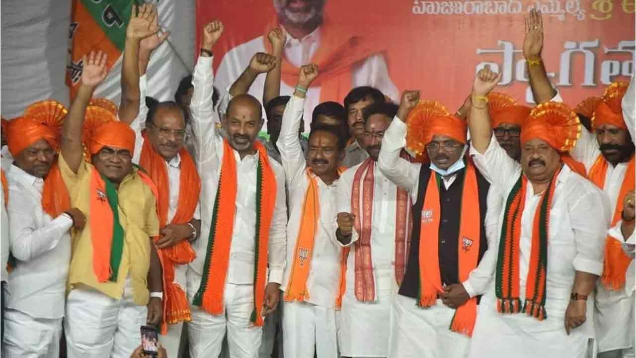 విజయ గర్జన కాదు.. వరంగల్లో కల్వకుంట్ల గర్జన పెట్టుకోండి.. ఈటల స్వాగత సభలో కిషన్ రెడ్డి ఎద్దేవా