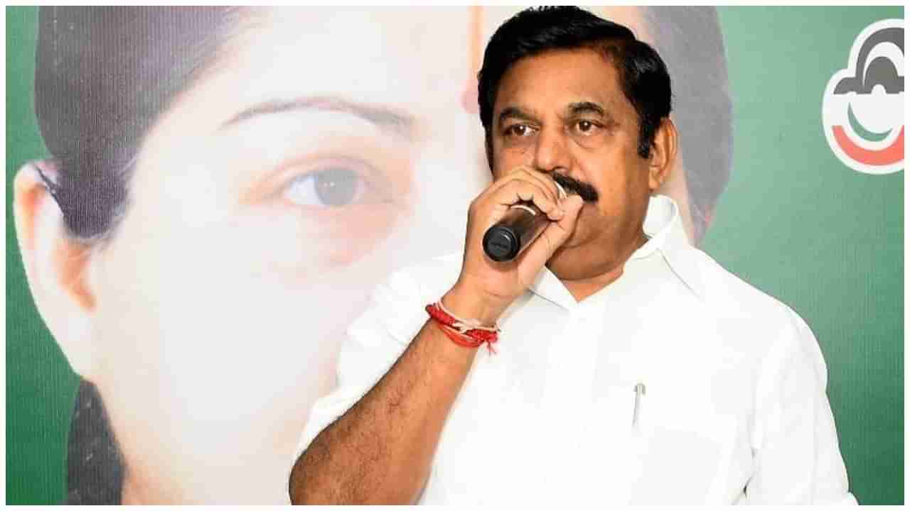 ప్రభుత్వ ఉద్యోగాల పేరిట వసూళ్లు.. మాజీ ముఖ్యమంత్రి వ్యక్తిగత సహాయకుడి అరెస్ట్