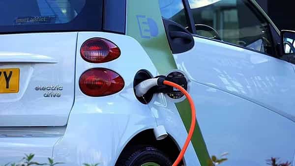 Electric Vehicles: మహీంద్రా కంపెనీ కీలక నిర్ణయం.. మార్కెట్లోకి కొత్త ఎలక్ట్రిక్ వాహనాలు.. ఎప్పటి వరకు అంటే..