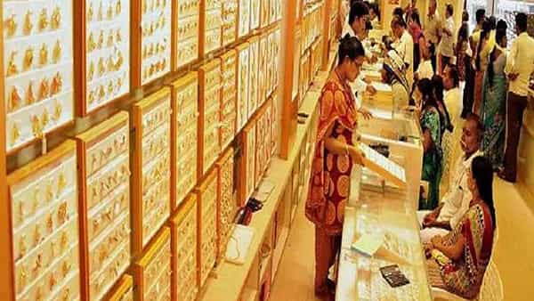Gold Price Today: స్వల్పంగా పెరిగిన బంగారం ధరలు.. తాజాగా 10 గ్రాములపై ఎంత పెరిగిందంటే..
