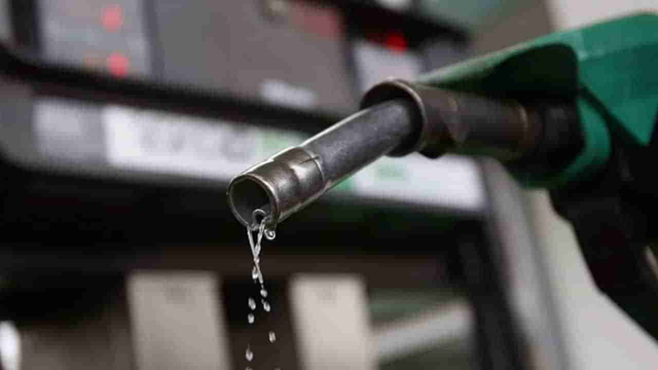 Petrol Diesel Price Reduce: కేంద్ర ప్రభుత్వం సంచలన నిర్ణయం.. పెట్రోల్, డీజిల్‌పై ఎక్సైజ్ డ్యూటీ భారీ తగ్గింపు..