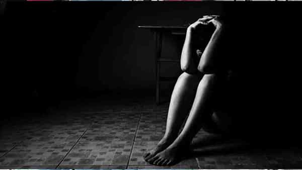 Crime News: కాపాలా ఉండాల్సిన వారే కామాంధులుగా మారారు.. స్పాలో పనిచేస్తున్న యువతులను లాక్కెళ్లి...!