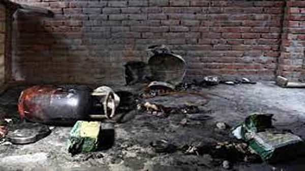 Gas Cylinder Blast: తమిళనాడులో భారీ పేలుడు.. కుప్ప కూలిన మూడు ఇళ్లు.. శిథిలాల కింద జనాలు..