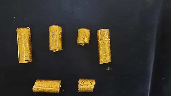 Gold Smuggling RGIA: శంషాబాద్ ఎయిర్పోర్టులో భారీగా పట్టుబడిన బంగారం.. దాని విలువ ఎంతంటే..