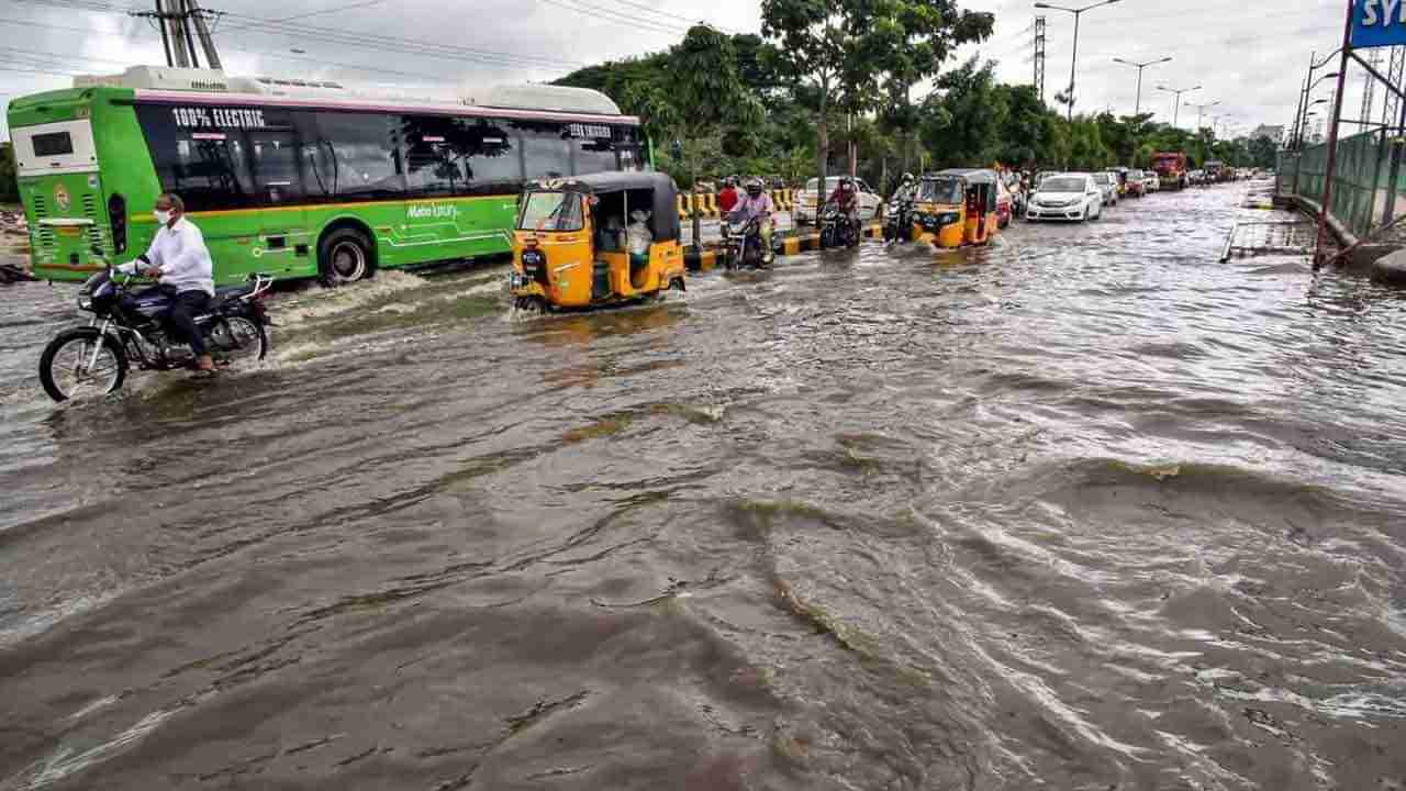 Hyderabad Rains: రాగల 48 గంటల్లో హైదరాబాద్ సహా పలు జిల్లాల్లో మోస్తరు నుంచి భారీ వర్షాలు.. ఎల్లో అలెర్ట్ జారీ