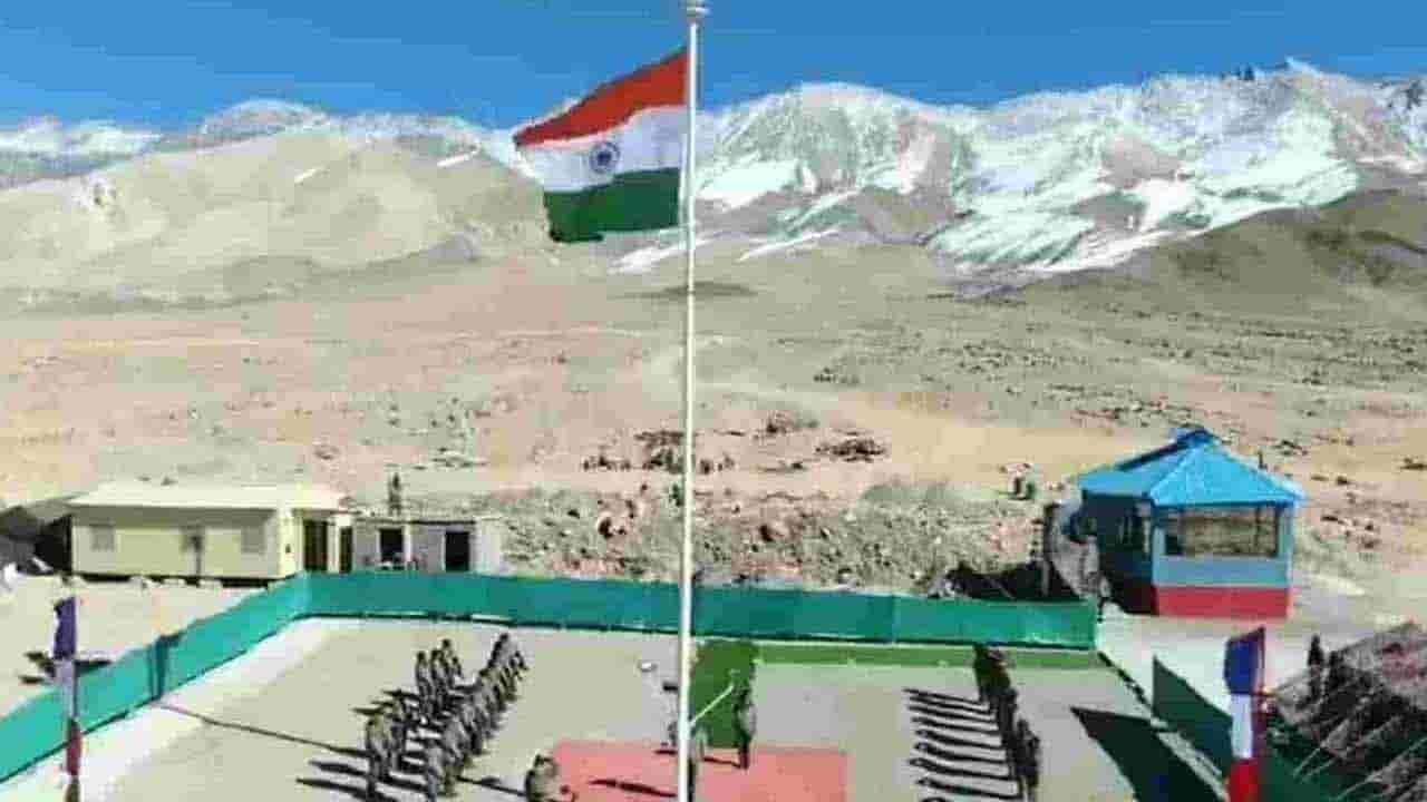 Indian Army: 15వేల అడుగల ఎత్తైన హిమగిరుల్లో రెపరెపలాడిన జాతీయ జెండా.. వీడియో షేర్ చేసిన ఇండియన్ ఆర్మీ..