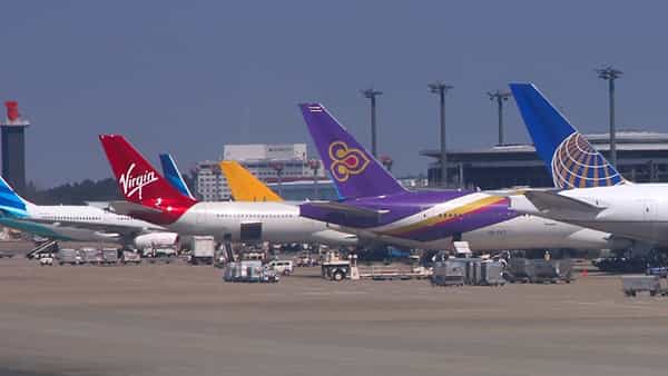 Flights: భారత్కు వస్తుండగా.. ఒకే రన్వే పైకి రెండు విమానాలు.. అప్పుడేమైందంటే..?