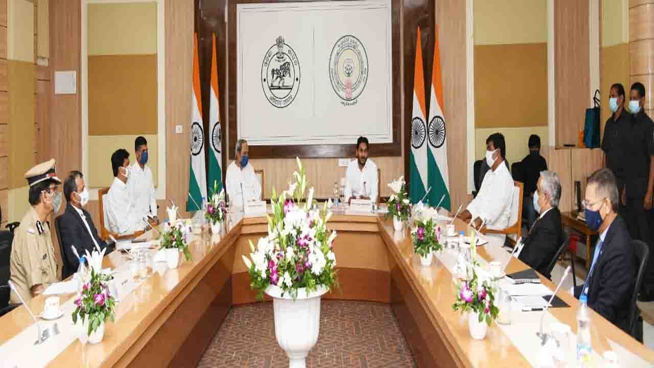 AP CM Jagan Odisha Tour: ఒడిశా ముఖ్యమంత్రి నవీన్ పట్నాయక్‌తో సీఎం వైఎస్ జగన్‌ భేటీ