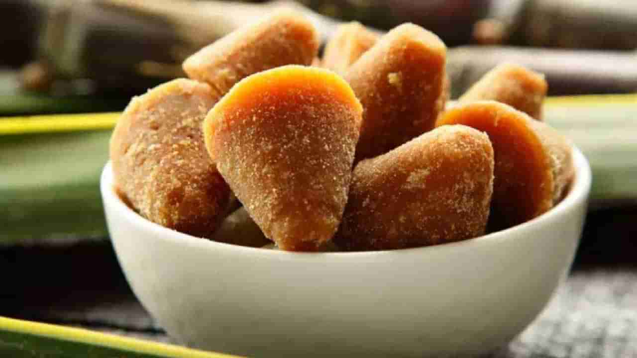 Jaggery: బెల్లం ఎక్కువగా తింటున్నారా? అది ఆరోగ్యానికి చాలా హాని చేస్తుందని తెలుసా? ఎలాగంటే..