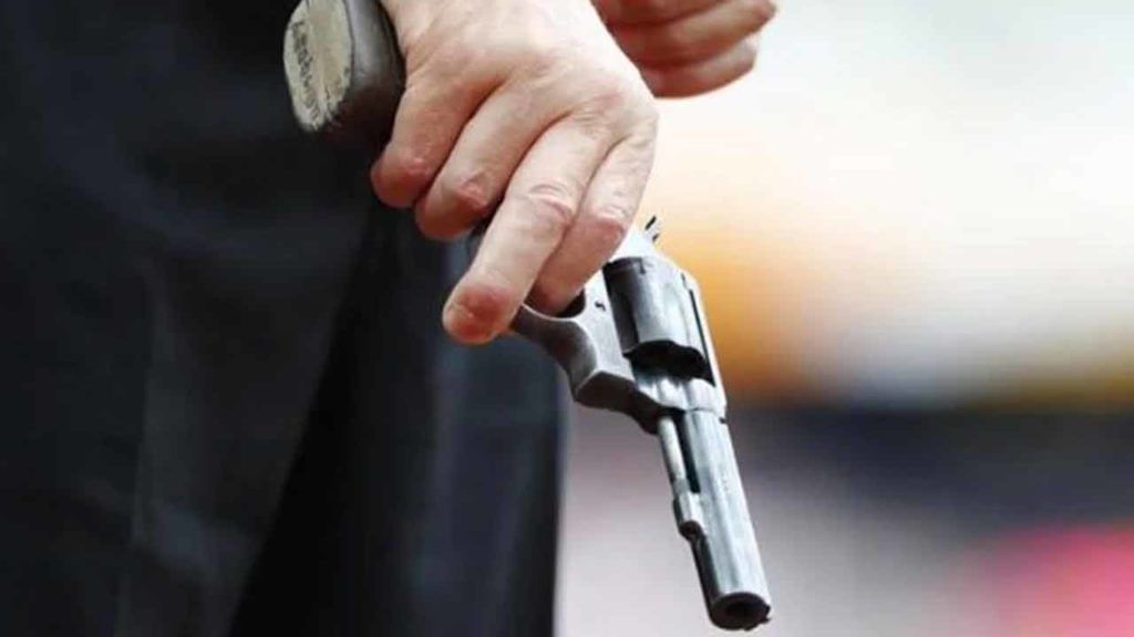 Crime News: కేసు విచారిస్తుండగా జడ్జిపైనే దాడి చేసిన ఇద్దరు పోలీసులు.. ఎక్కడో తెలుసా..? Crime News: కేసు విచారిస్తుండగా జడ్జిపైనే దాడి చేసిన ఇద్దరు పోలీసులు.. ఎక్కడో తెలుసా..?