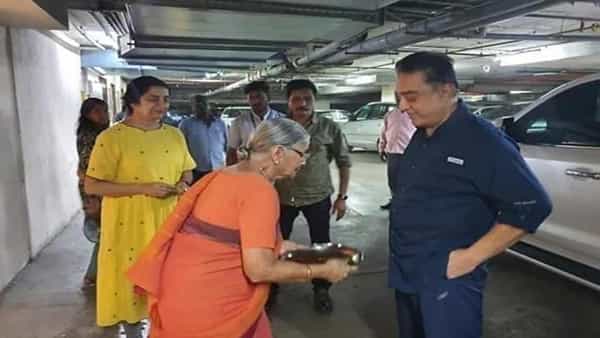 Kamal Haasan Health Update: కమల్ హాసన్ ఆస్పత్రి నుంచి డిశ్చార్జ్ అయ్యారా.. ఆ ఫొటో ఇప్పటిదేనా..?