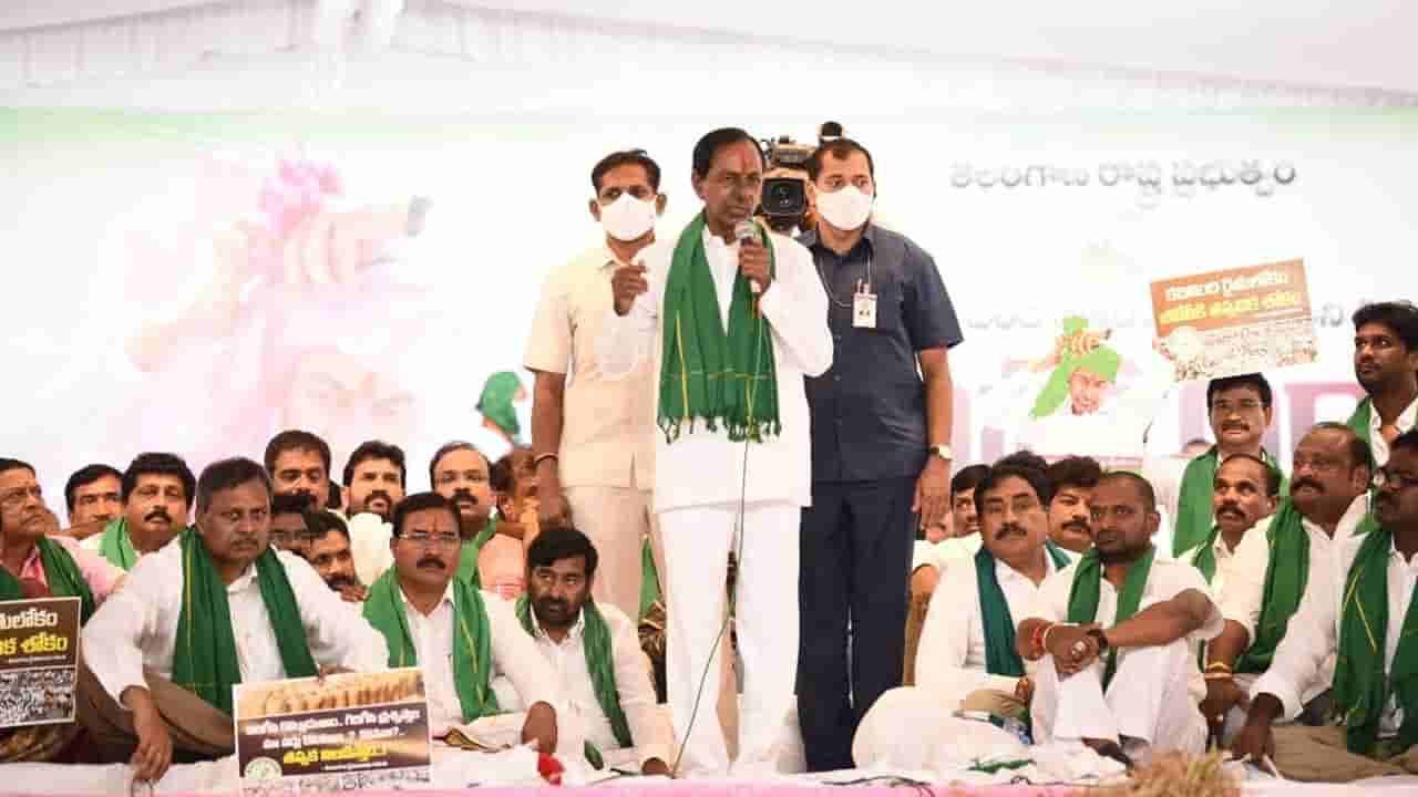 Ruling TRS Mass Protest: కేంద్రం వైఖరేంటి?.. వరి ధాన్యం సేకరణపై గవర్నర్కు వినతిపత్రం ఇచ్చిన మంత్రుల బృందం..