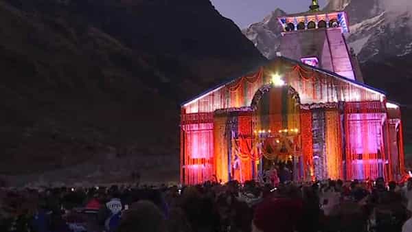 Kedarnath Temple: దీపావళి వేళ దేదీప్యమానంగా వెలుగులీనుతున్న కేధార్నాథ్ క్షేత్రం.. చూస్తే వావ్ అనాల్సిందే..