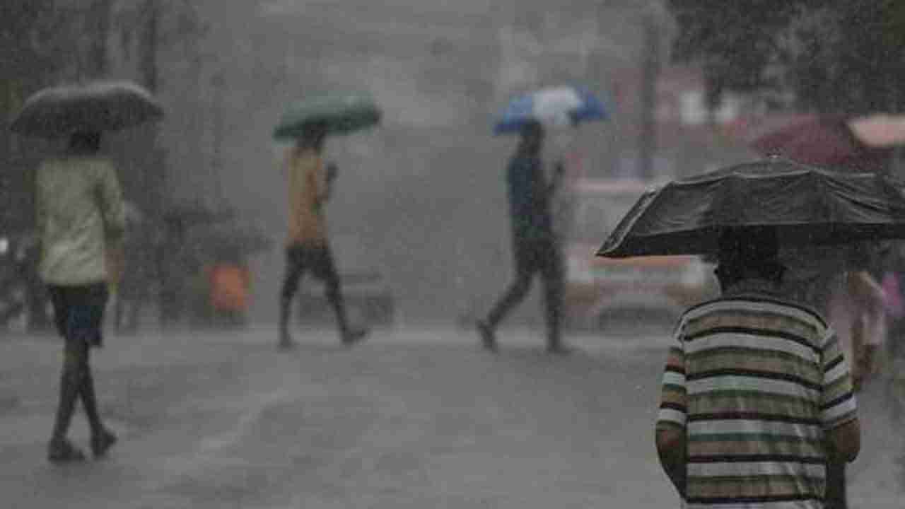 Kerala Heavy Rains: కేరళకు రెడ్ అలెర్ట్... 48 గంటల పాటు వివిధ ప్రాంతాల్లో భారీ వర్షాలు..