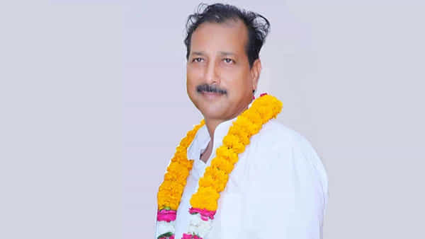 నా నియోజకవర్గంలో రోడ్లు ఆ బ్యూటీ బుగ్గల్లా ఉండాలి.. క్రేజీ కామెంట్ చేసిన మంత్రి.. ఫైర్ అవుతోన్న నెటిజన్లు..