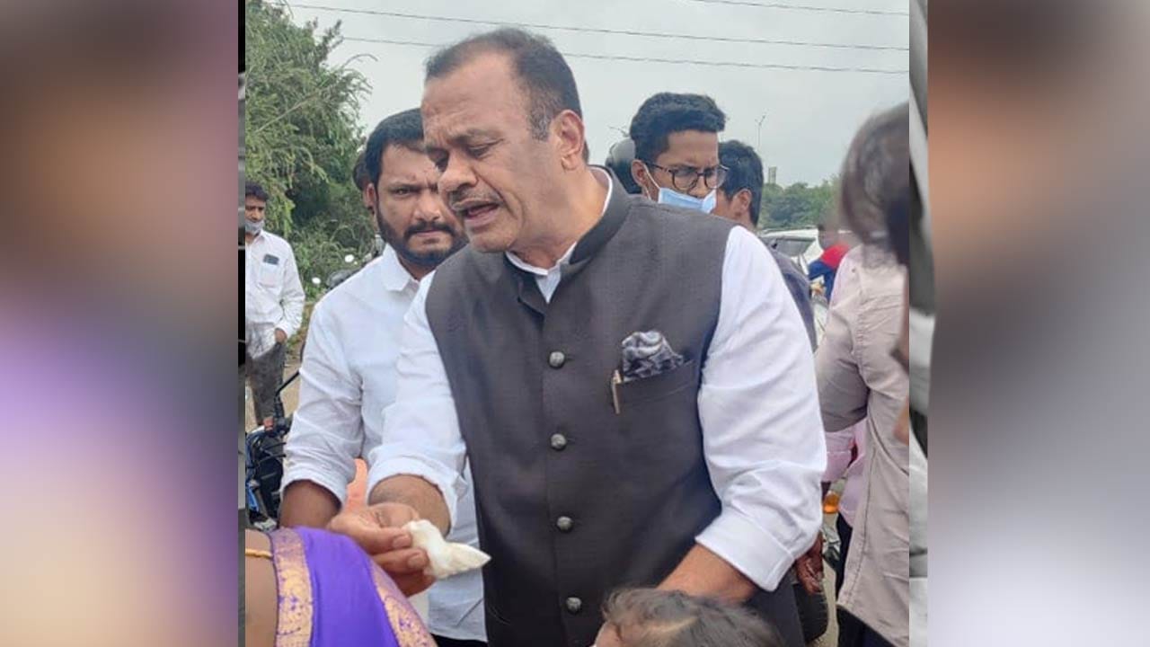 MP Komati Reddy Venkat Reddy: మానవత్వం చాటుకున్న ఎంపీ కోమటిరెడ్డి ...