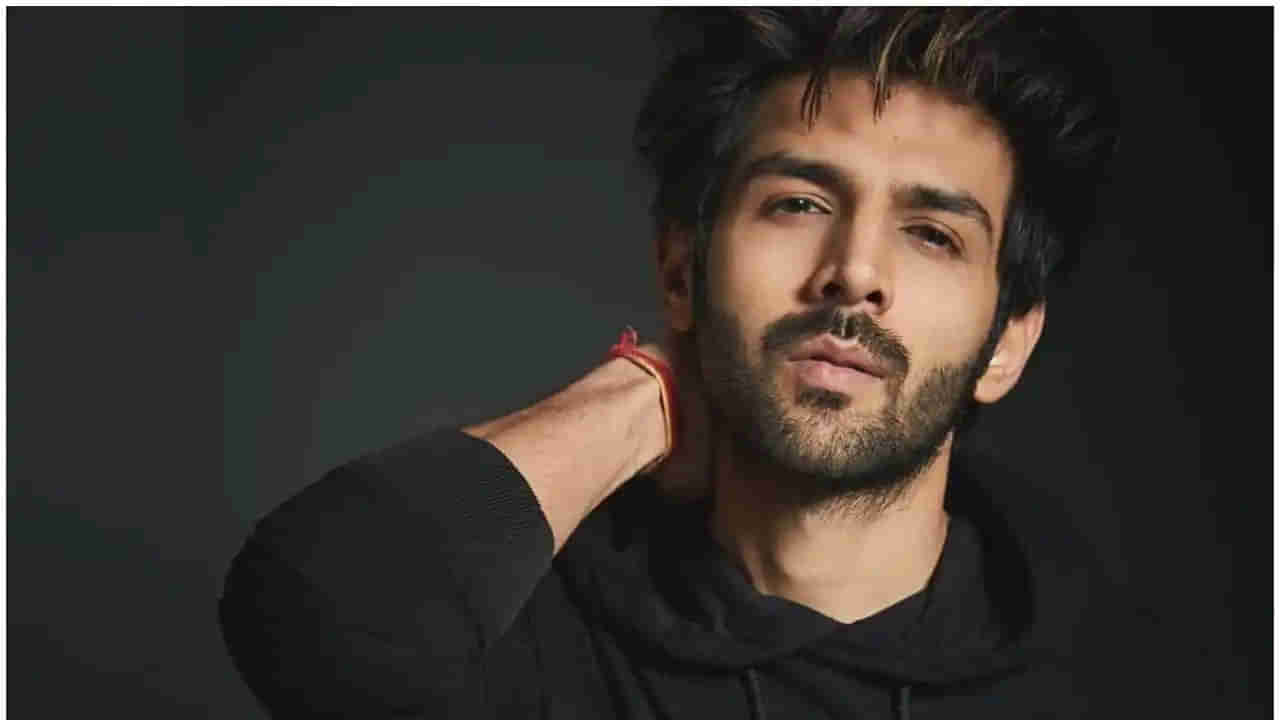 Kartik Aaryan: యంగ్‌ హీరో పేరును ట్యాటూగా వేయించుకున్న లేడీ ఫ్యాన్‌.. సెల్ఫీ తీసుకుని థ్యాంక్స్‌ చెప్పిన ధమాకా నటుడు..